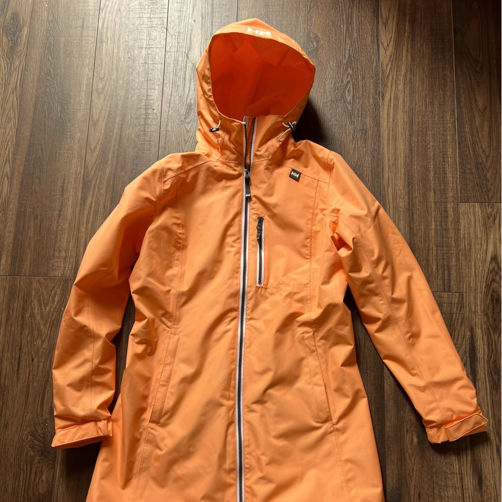 Helly Hansen long Belfast shell rain jacket in melon. Brand new without tags